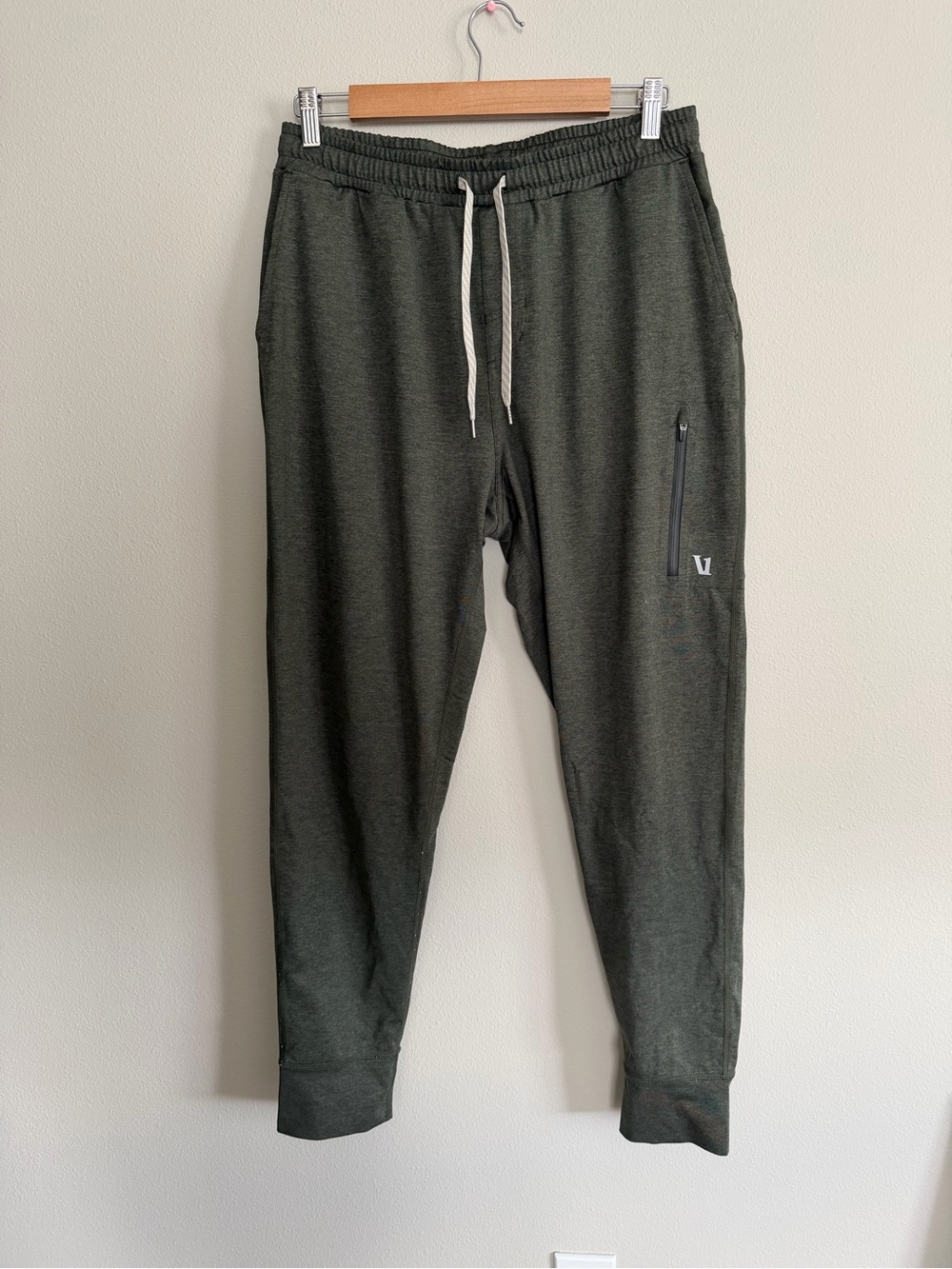 Vuori Sunday Performance Jogger in a green heather colorway